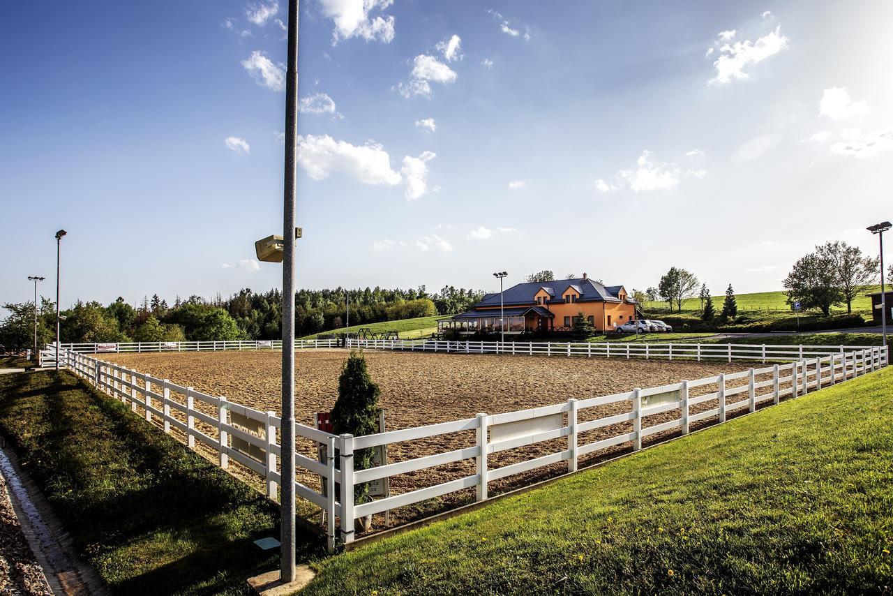 Hotel Horse Riding - Jezdecky Areal Tršice Exterior foto