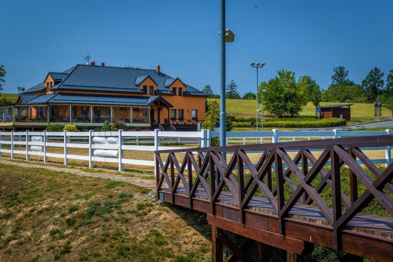 Hotel Horse Riding - Jezdecky Areal Tršice Exterior foto